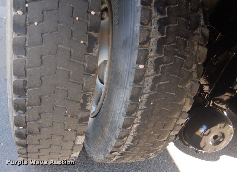 image for item GW9785 1997 Ford LT8000 dump truck