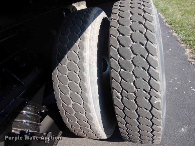 image for item GW9785 1997 Ford LT8000 dump truck