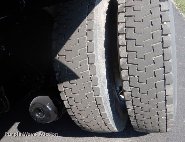 image for item GW9785 1997 Ford LT8000 dump truck