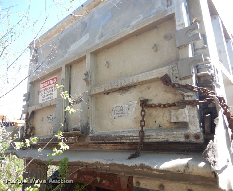 image for item GW9811 1975 Fast end dump trailer