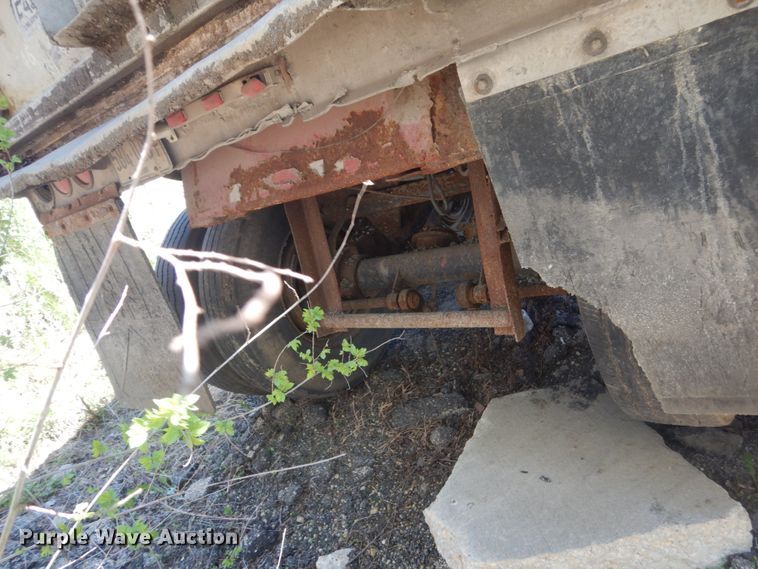 image for item GW9811 1975 Fast end dump trailer