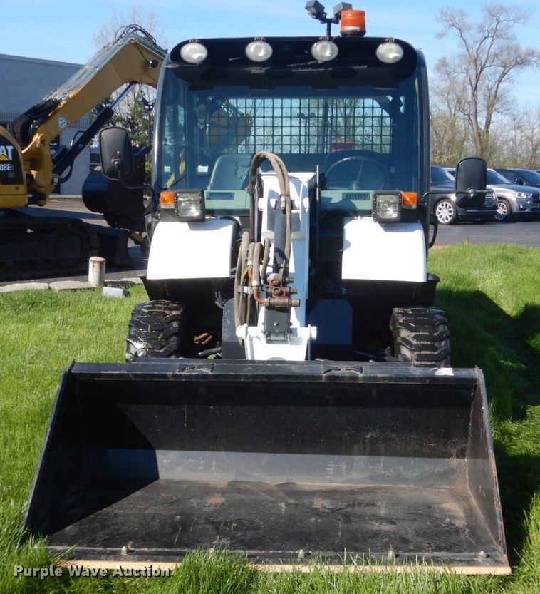 image for item GW9816 Bobcat 5600 utility vehicle