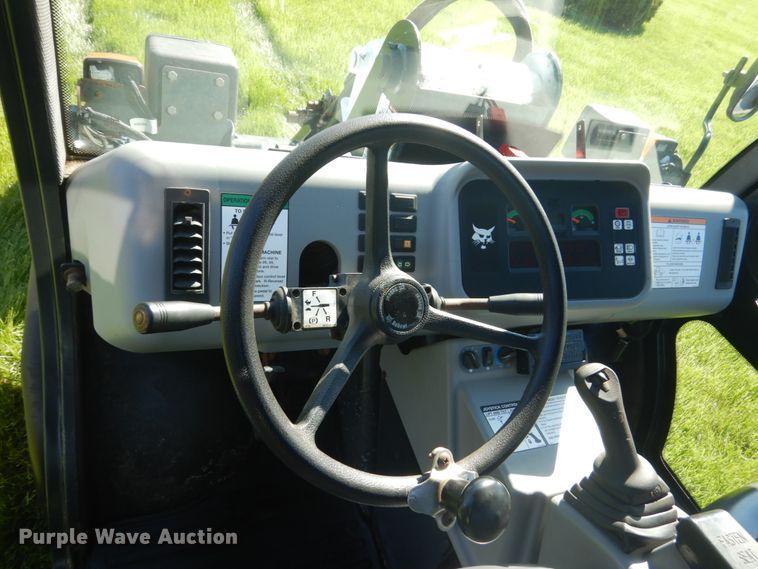 image for item GW9816 Bobcat 5600 utility vehicle