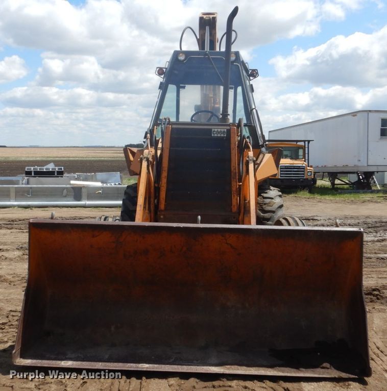 image for item GW9866 Case 680H  backhoe