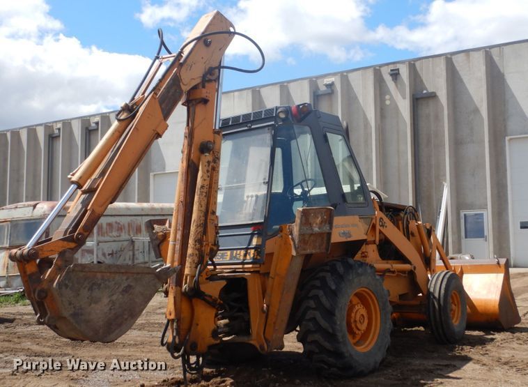 image for item GW9866 Case 680H  backhoe