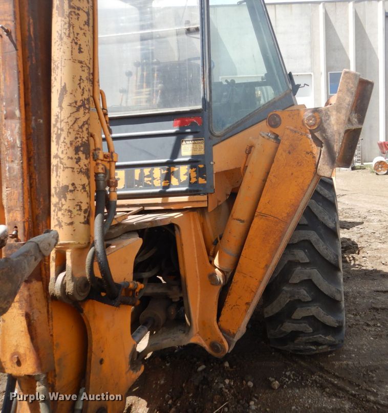 image for item GW9866 Case 680H  backhoe