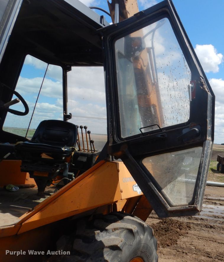 image for item GW9866 Case 680H  backhoe