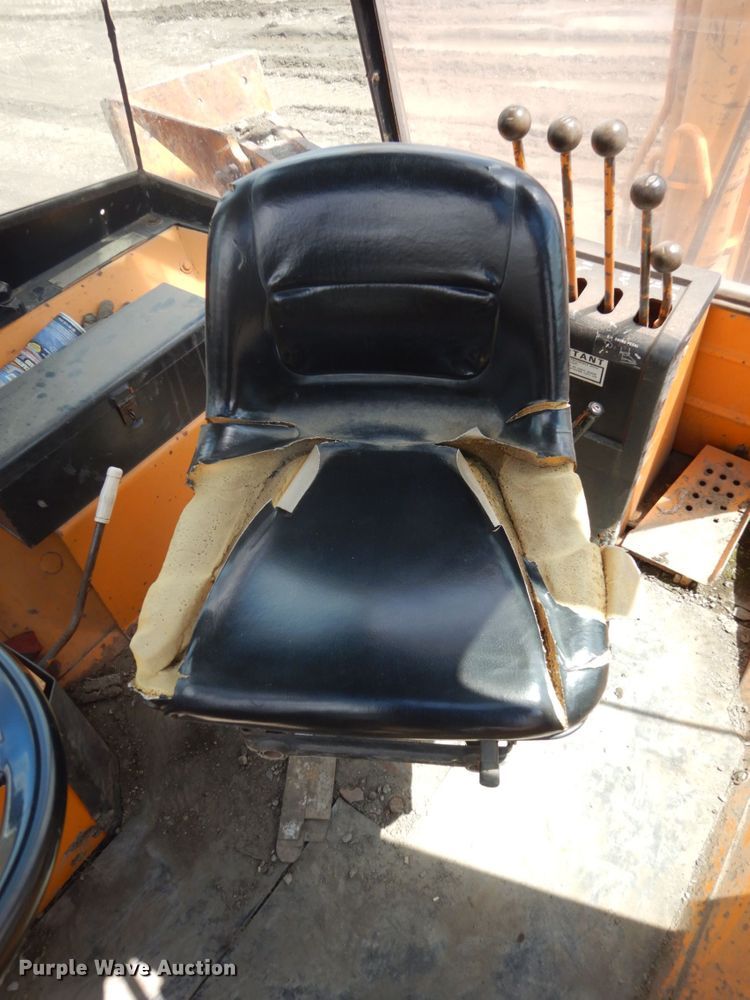 image for item GW9866 Case 680H  backhoe