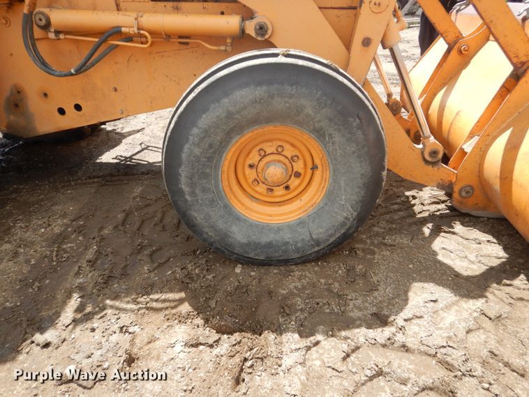 image for item GW9866 Case 680H  backhoe