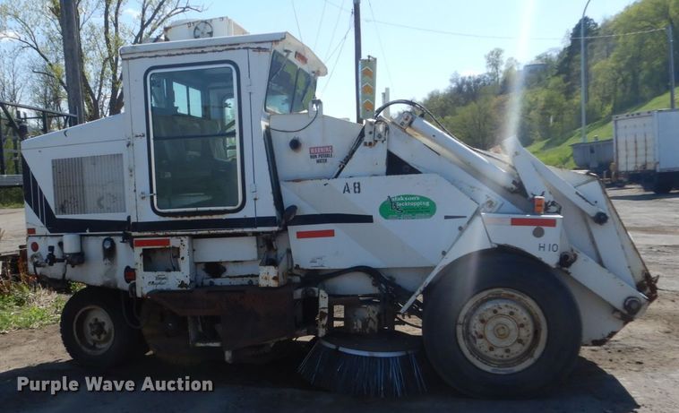 image for item GW9889 1988 Athey H10 street sweeper