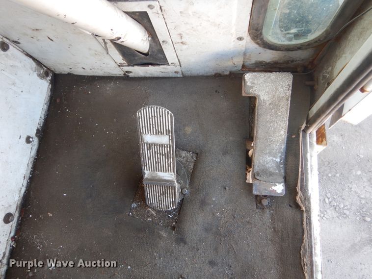 image for item GW9889 1988 Athey H10 street sweeper