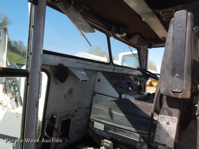 image for item GW9889 1988 Athey H10 street sweeper