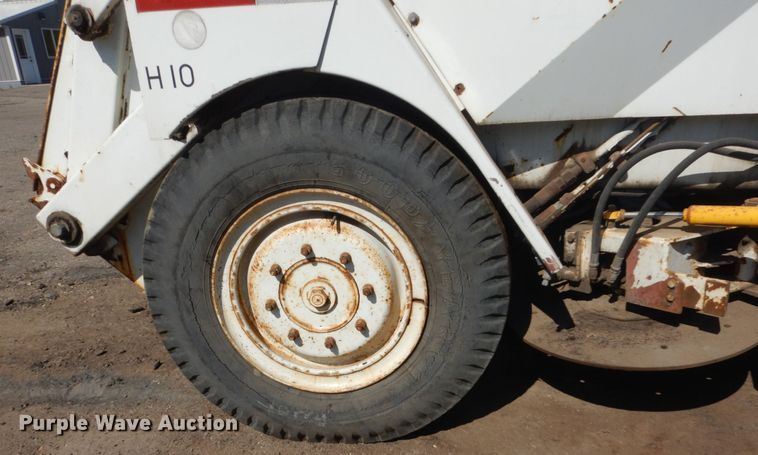 image for item GW9889 1988 Athey H10 street sweeper