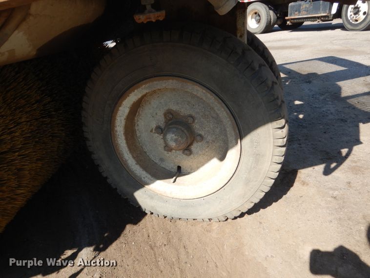 image for item GW9889 1988 Athey H10 street sweeper