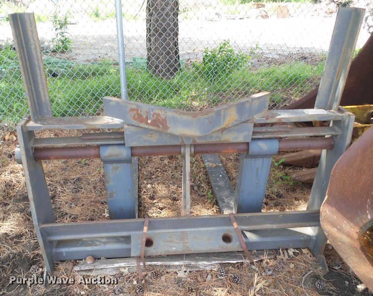 image for item GX9076 Daewoo Mega 250-V pallet forks