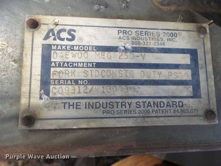 image for item GX9076 Daewoo Mega 250-V pallet forks