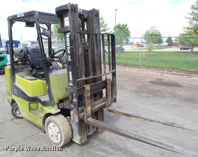 Clark CGC25 forklift in Des Moines, IA Item GX9089 sold Purple Wave