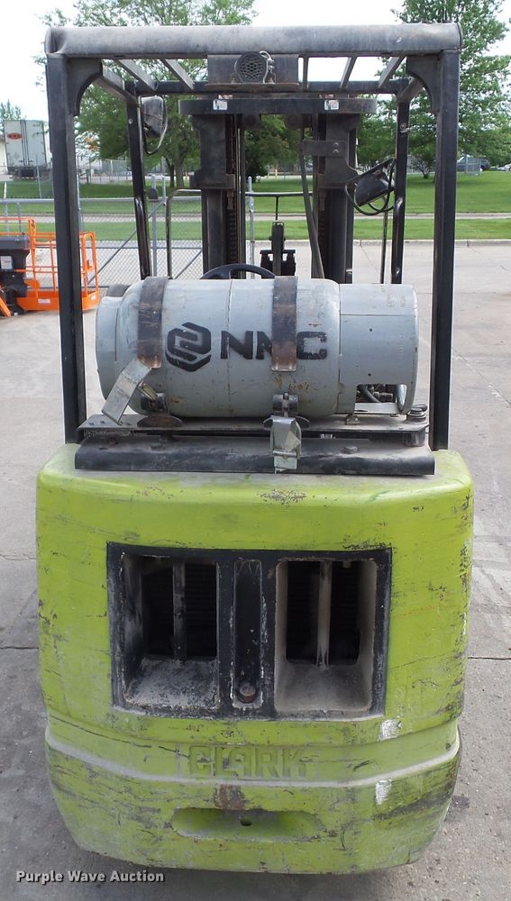 image for item GX9089 Clark CGC25  forklift