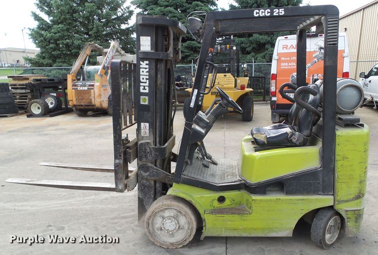 image for item GX9089 Clark CGC25  forklift