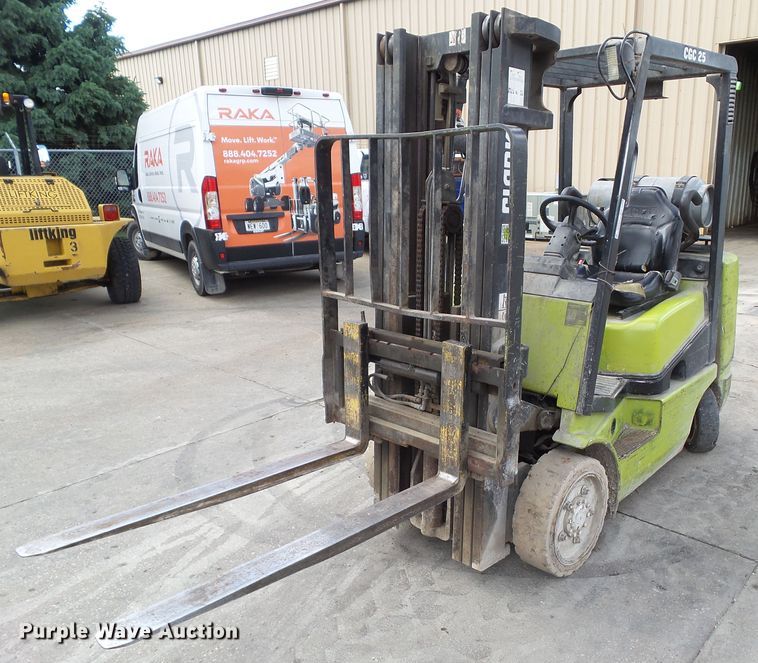 image for item GX9089 Clark CGC25  forklift