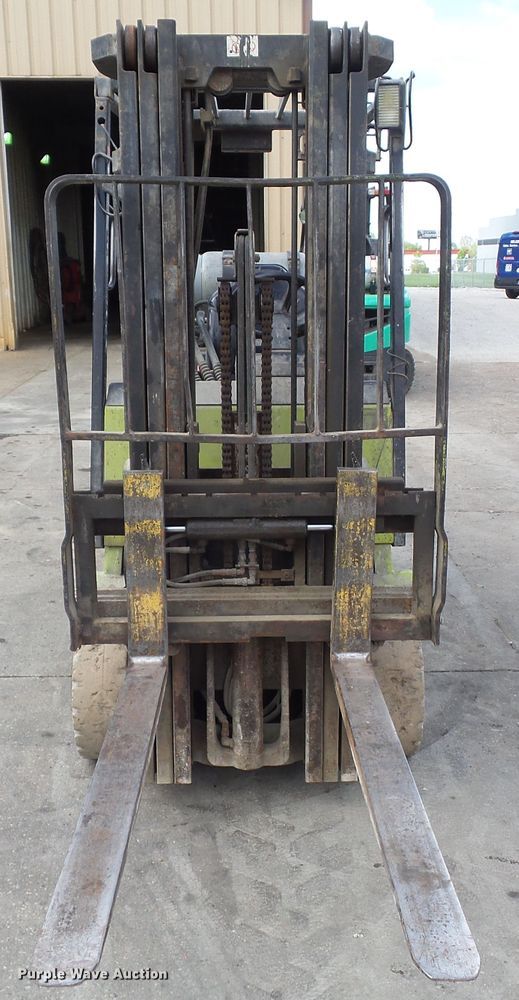 image for item GX9089 Clark CGC25  forklift