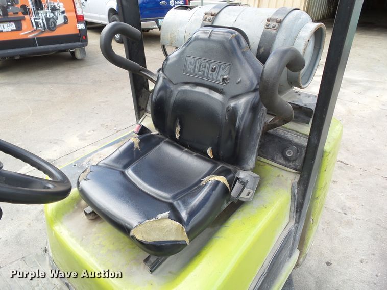 image for item GX9089 Clark CGC25  forklift