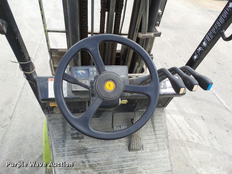image for item GX9089 Clark CGC25  forklift