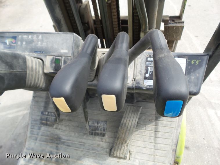 image for item GX9089 Clark CGC25  forklift