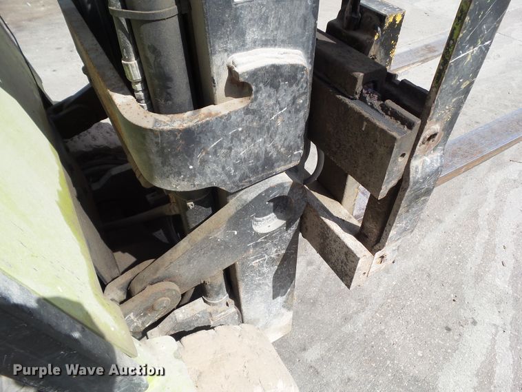 image for item GX9089 Clark CGC25  forklift