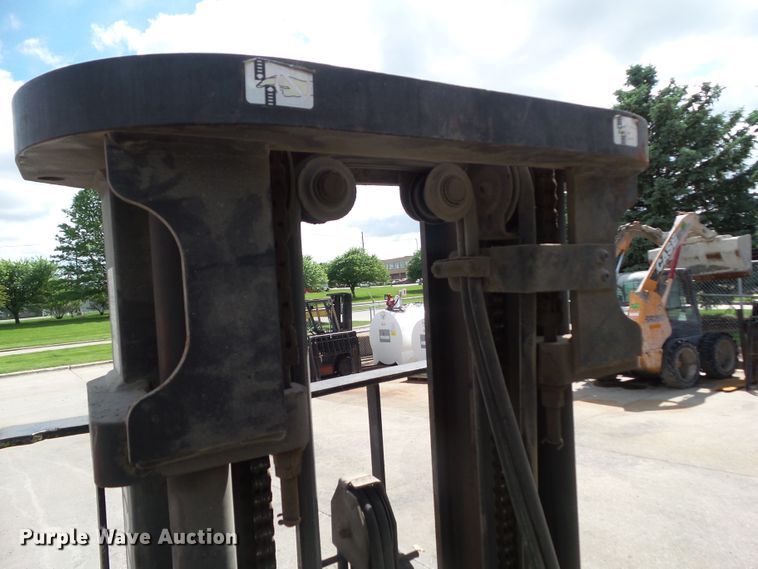 image for item GX9089 Clark CGC25  forklift