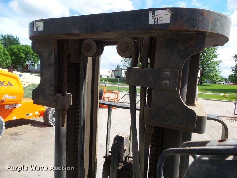 image for item GX9089 Clark CGC25  forklift