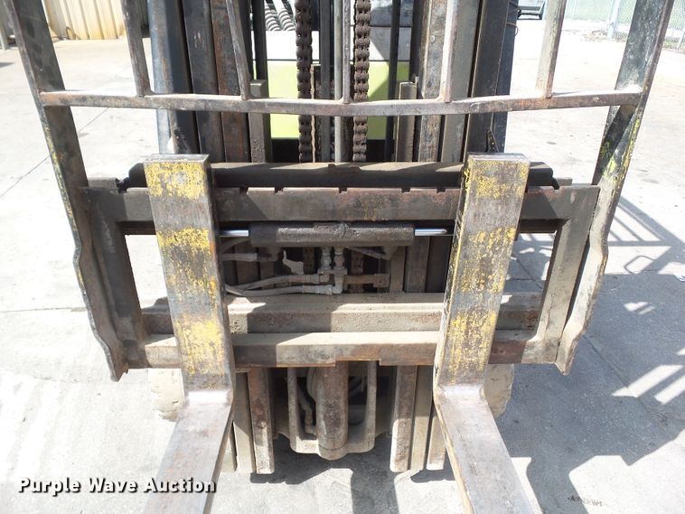 image for item GX9089 Clark CGC25  forklift