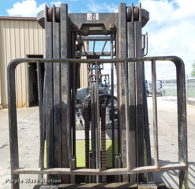image for item GX9089 Clark CGC25  forklift