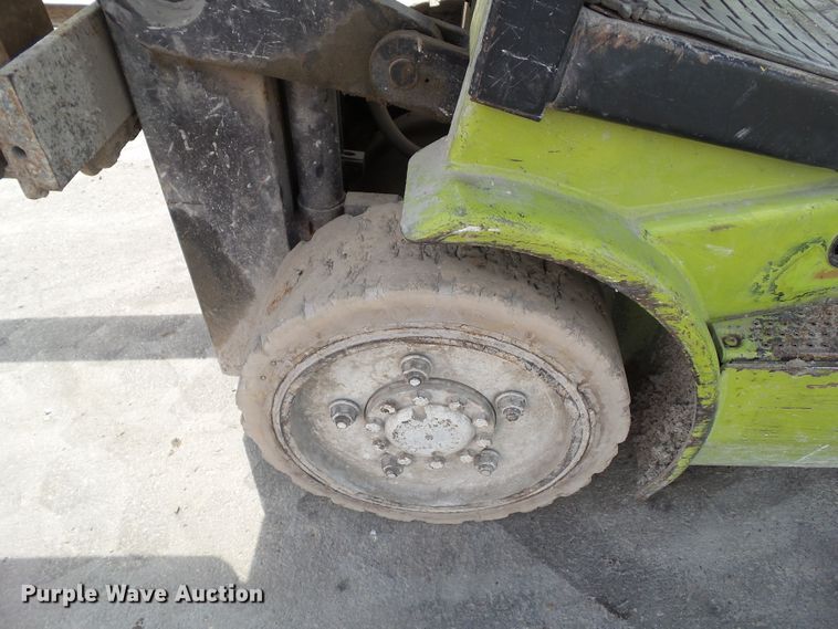 image for item GX9089 Clark CGC25  forklift