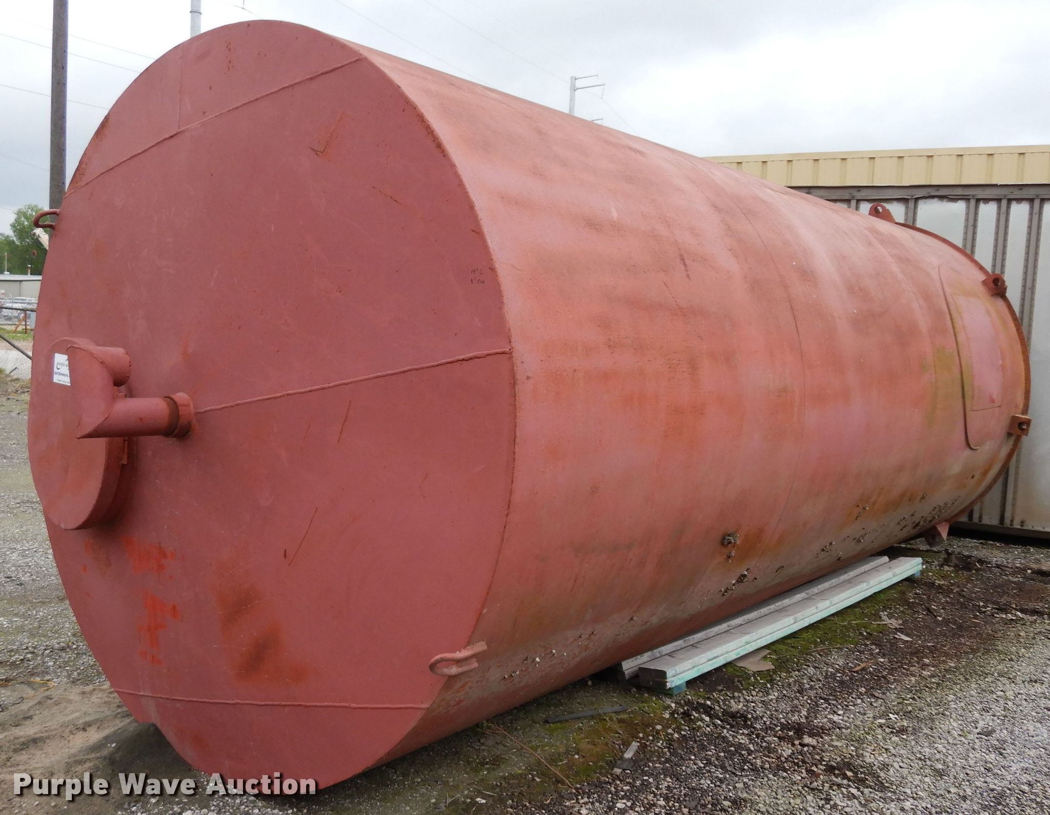 Sandblast tank in Kansas City, KS Item DF4017 sold Purple Wave