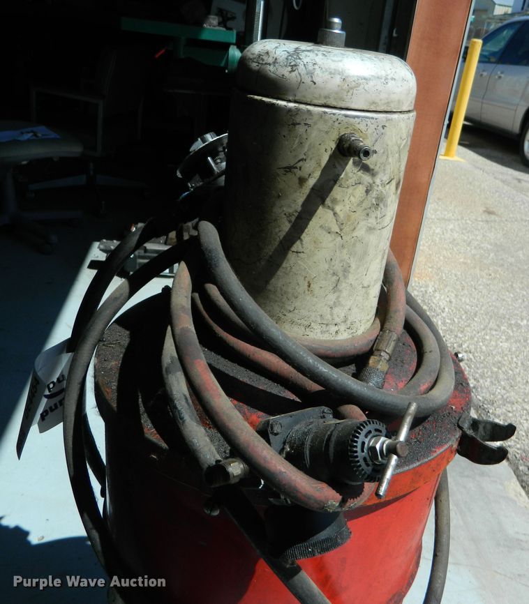 image for item DE4454 Pneumatic grease and oil system