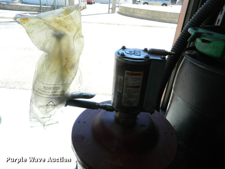 image for item DE4454 Pneumatic grease and oil system