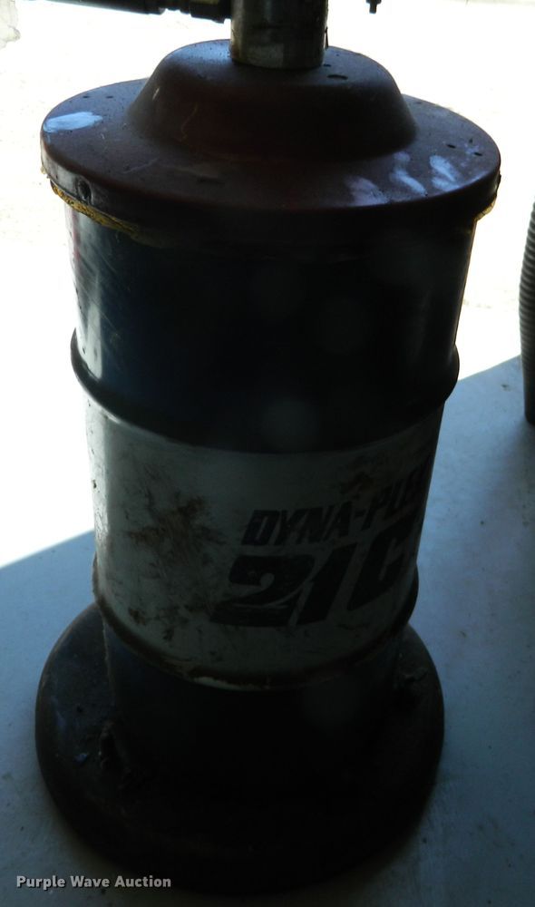 image for item DE4454 Pneumatic grease and oil system