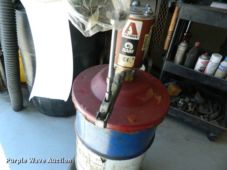 image for item DE4454 Pneumatic grease and oil system