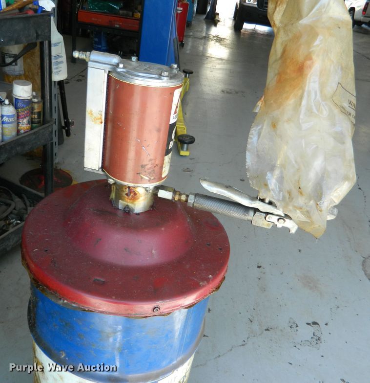 image for item DE4454 Pneumatic grease and oil system