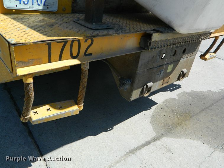 image for item DE4458 2000 Ford F450 Super Duty bucket truck