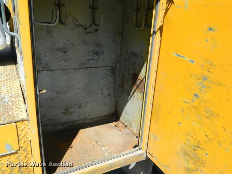 image for item DE4458 2000 Ford F450 Super Duty bucket truck