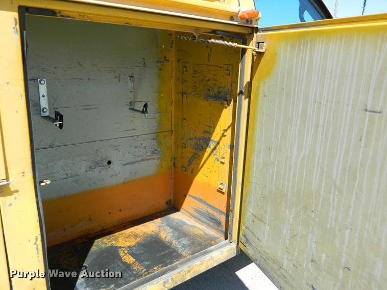 image for item DE4458 2000 Ford F450 Super Duty bucket truck