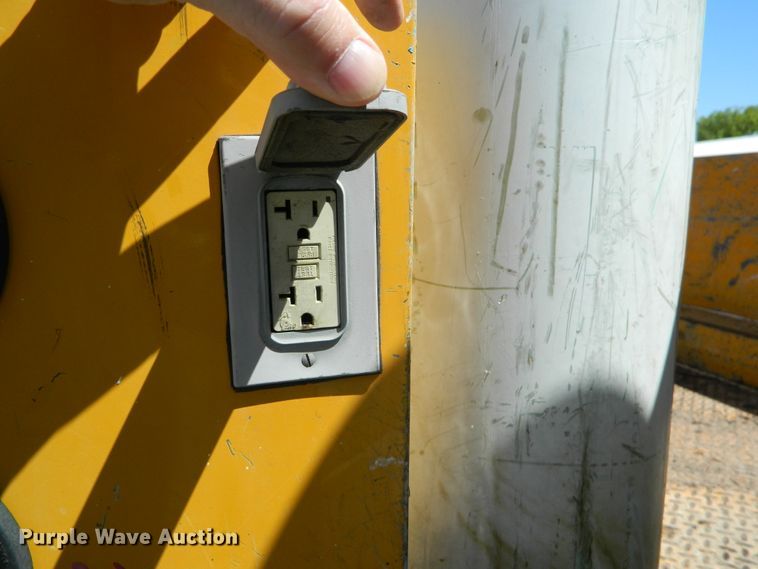 image for item DE4458 2000 Ford F450 Super Duty bucket truck