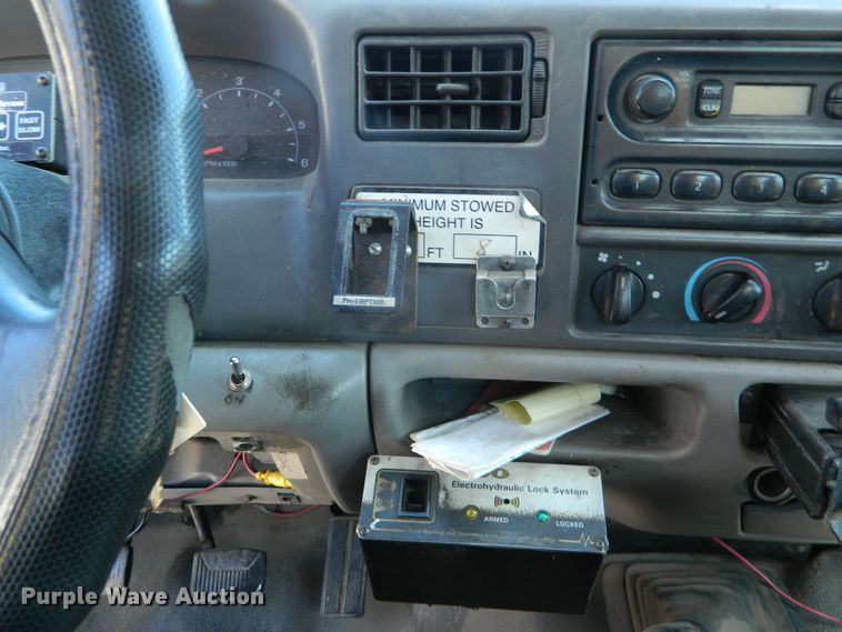 image for item DE4458 2000 Ford F450 Super Duty bucket truck