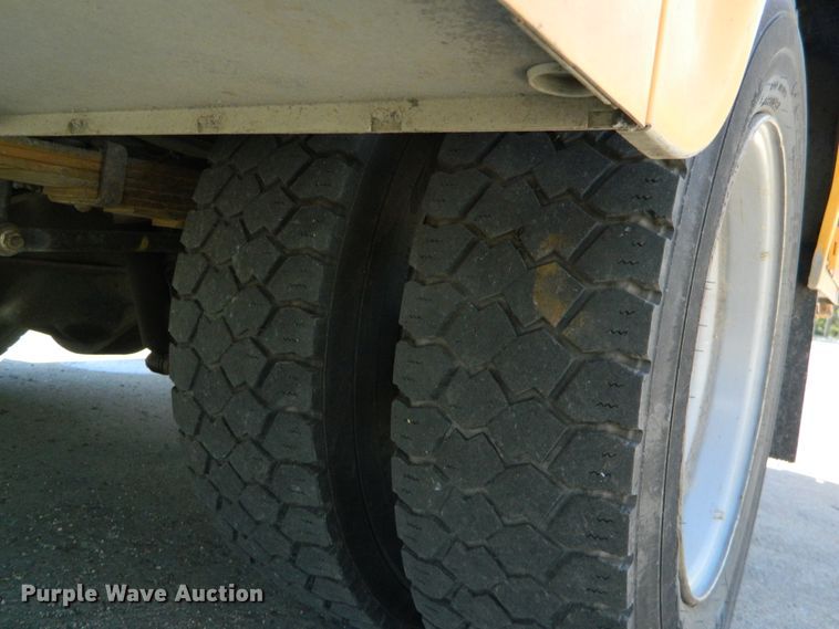 image for item DE4458 2000 Ford F450 Super Duty bucket truck