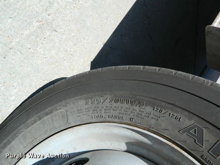 image for item DE4458 2000 Ford F450 Super Duty bucket truck