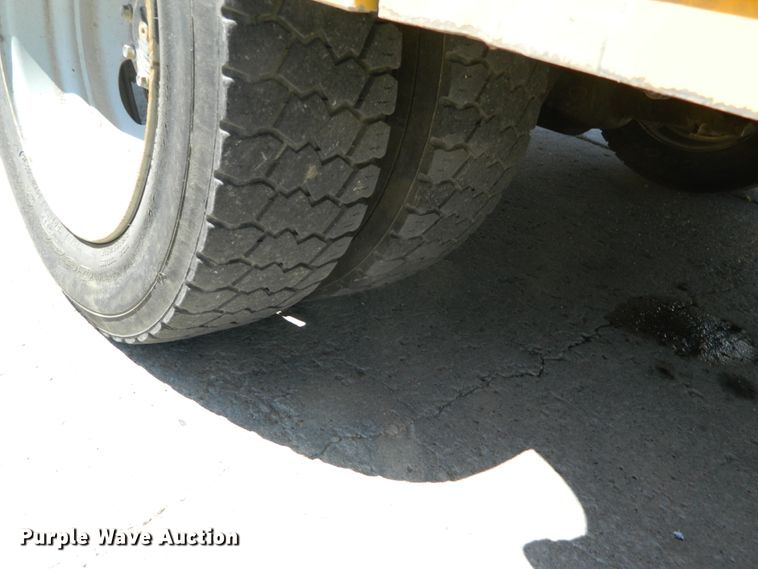 image for item DE4458 2000 Ford F450 Super Duty bucket truck