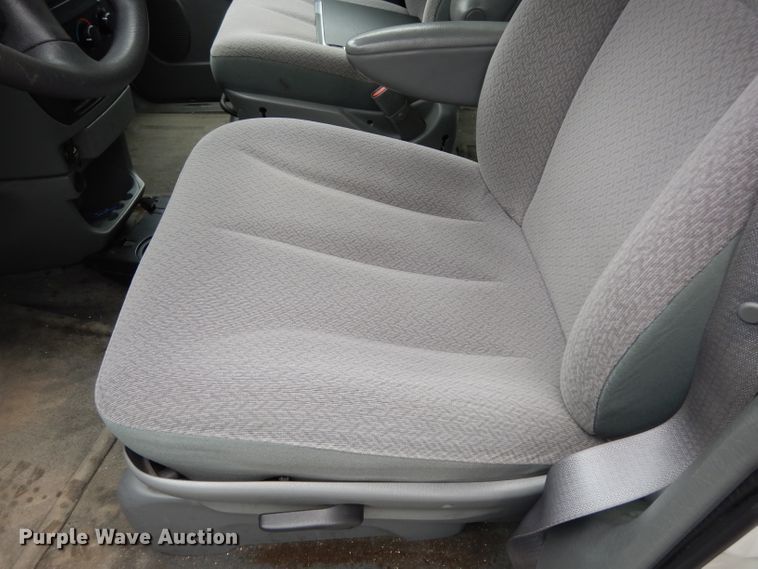 image for item DF4044 2007 Dodge Caravan  van