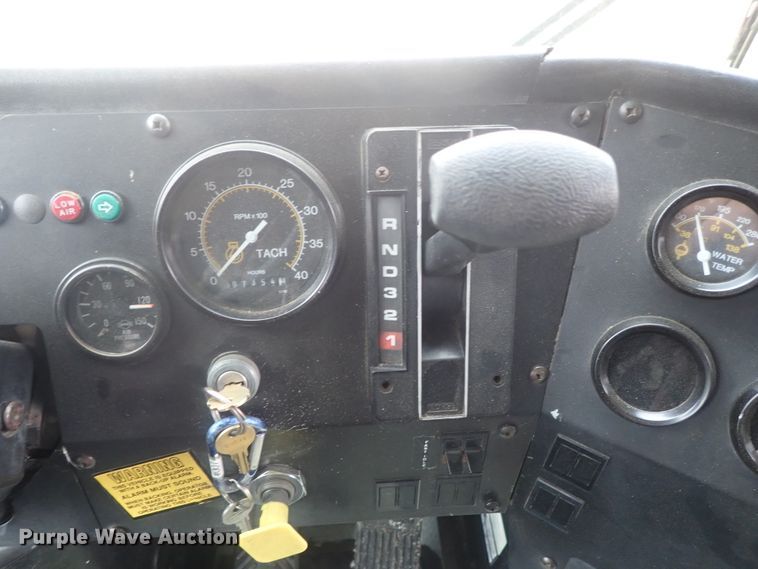 image for item DG3204 1995 Thomas Built  school bus